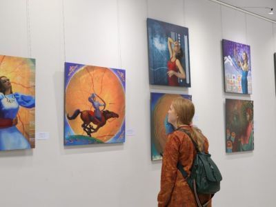 Персональная выставка живописца Миры Аргуновой открылась в Омске