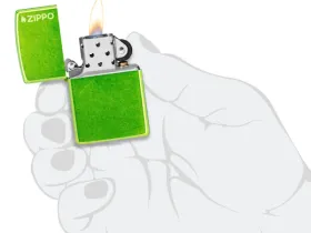 Зажигалка ZIPPO Logo с покрытием Lurid™, латунь/сталь, зеленая, глянцевая, 38x13x57 мм