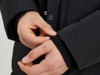 Утепленное пальто с воротником-стойкой