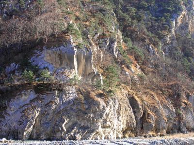 Древние ворота с аркой