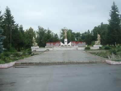 Братская могила воинов, погибших в годы гражданской и Великой Отечественной войн