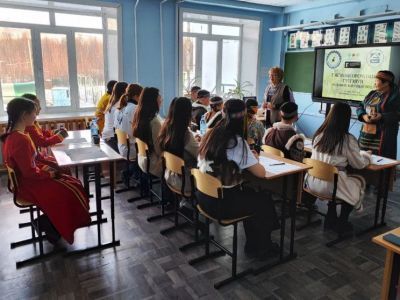 Наука и искусство слова: как АЛРОСА помогает сохранить культурно-языковое наследие народов Севера