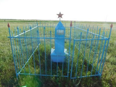 Могила капитана Конюхова Н.И., погибшего при выполнении боевого задания в период Сталинградской битвы