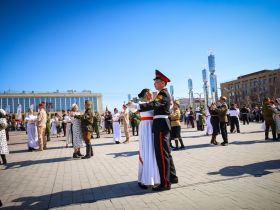 5,5 тысяч пар станцевали вальс Победы в Якутске