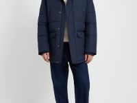 Утепленное полупальто с накладными карманами и капюшоном