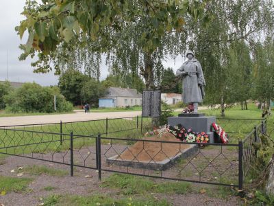 Братская могила воинов Советской Армии, погибших в 1944 г.