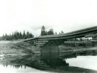 Мост на реке Ледь