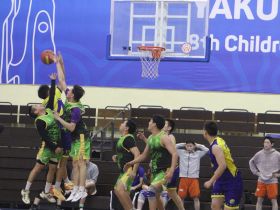 В Якутске мужские баскетбольные команды начали бороться за путёвки на игры в Нюрбе