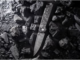 Складной нож Boker Damast Annual Knife 2026, сталь Damascus, рукоять карбон