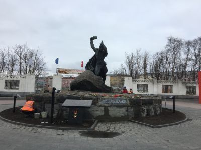 Памятник Герою Советского Союза Бредову А.