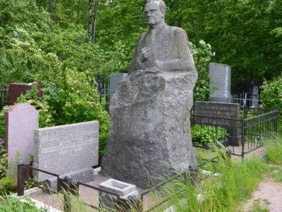 Могила Осинцева Михаила Александровича (1907-1968 гг.) – Героя Социалистического Труда