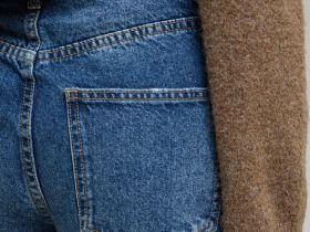 Широкие джинсы со средней посадкой