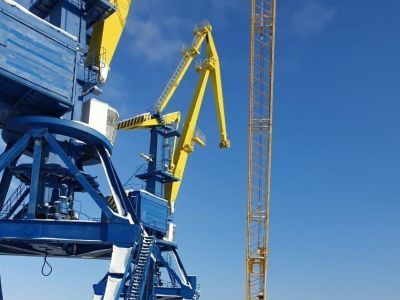 Ленское пароходство ведет ремонт крановой механизации в штатном режиме