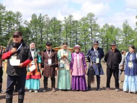 На Ысыахе Олонхо в Якутии определили финалистов конкурса среди запевал осуохая