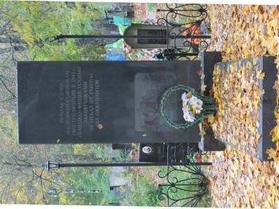 Братская могила 72 железнодорожников, расстрелянных в 1942 г. фашистами за отказ работать на немцев