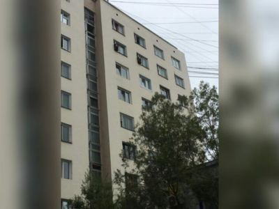 В Якутске пьяный мужчина пытался скинуть с девятого этажа двоих детей