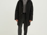 Пальто утепленное с капюшоном