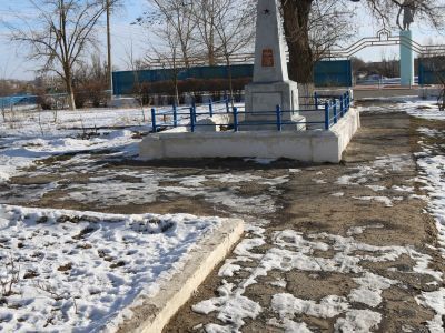 Обелиск воинам, погибшим в годы гражданской войны