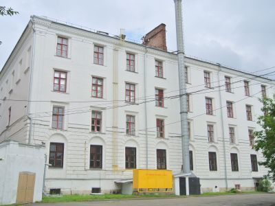 Восточный корпус при соборе