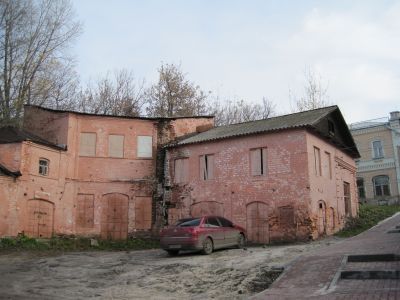 Здание магазина со складом