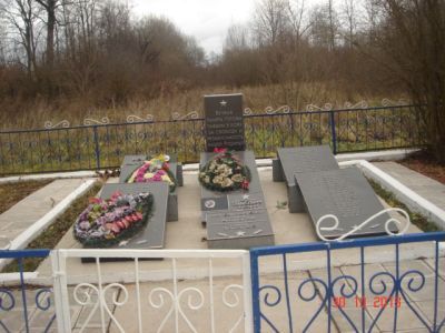 Братская могила советских воинов, погибших в борьбе с фашистами