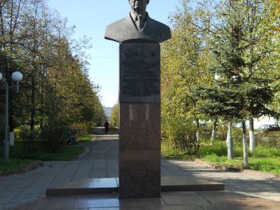 Бюст дважды Героя Социалистического Труда М.Ф. Сухаренко