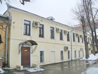 Флигель - служебный корпус, архитектор А.А.Мейнгардт