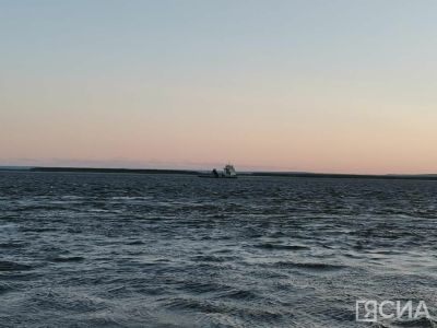 В Якутии отменили вечерние рейсы теплохода между Якутском и Нижним Бестяхом