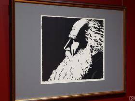 В Якутске открылась выставка «Эволюция образа Толстого: от Ге до Гинцбурга»