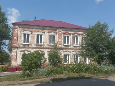 Каменный двухэтажный жилой дом