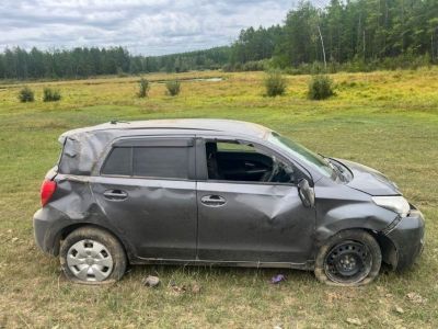 В Якутии 18-летняя девушка без прав опрокинулась на автомобиле