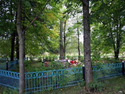 Братское захоронение советских воинов, погибших в 1941-1944 гг.