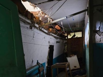 Трещина образовалась в жилом аварийном доме в Верхоянском районе Якутии