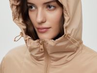 Утепленная куртка с эластичным поясом