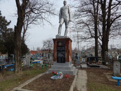 Братская могила советских воинов, погибших в боях с фашистскими захватчиками