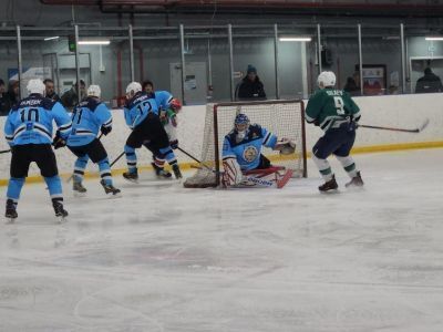 Сильнейшие в хоккейном турнире среди ветеранов памяти Анатолия Косовца