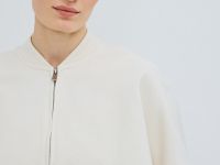 Бомбер, Бежевый