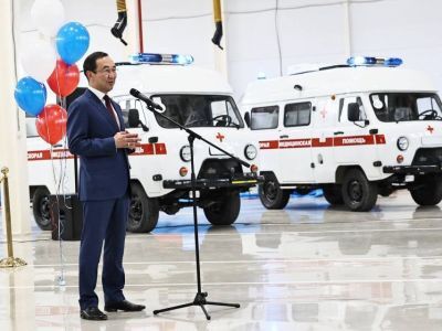 В Якутии больницам переданы ключи от 10 новых автомобилей скорой помощи