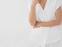 Жилет на запах с поясом, Белый