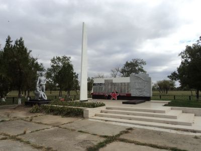 Памятник воинам-односельчанам, погибшим в годы гражданской и Великой Отечественной войн