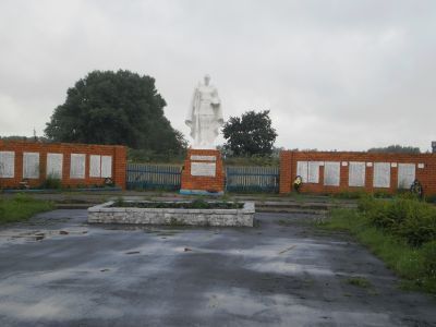 Братская могила 71 советского воина, погибшего в 1943 г. в боях с немецко-фашистскими захватчиками