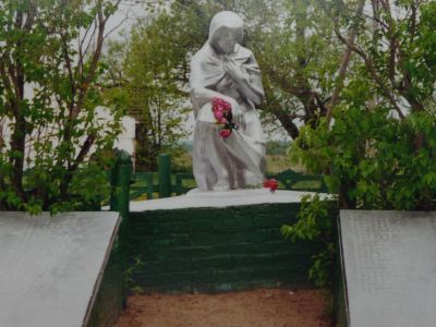 Братская могила  с захоронением воинов, погибших в период Великой Отечественной войны 1941—1945 гг.