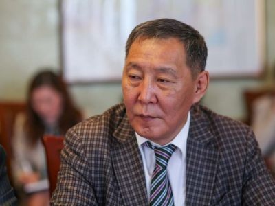 Кандидат «ЕР» Владимир Поскачин уверенно побеждает на выборах главы Верхневилюйского района