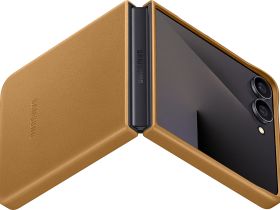 Клип-кейс Samsung Kindsuit Z Flip7 Песочно-коричневый