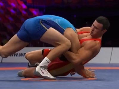 Айаал Лазарев уступил монгольскому борцу в 1/4 финала Азиатских игр