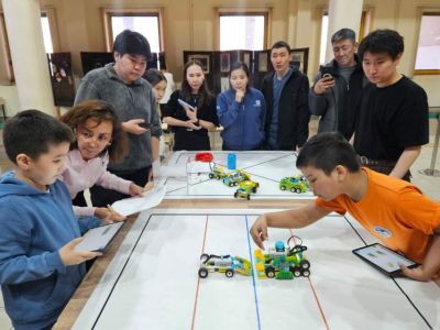 Сотня команд участвовала в соревнованиях по образовательной робототехнике в Якутске