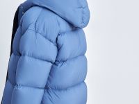 Стеганый пуховик с воротником-стойкой