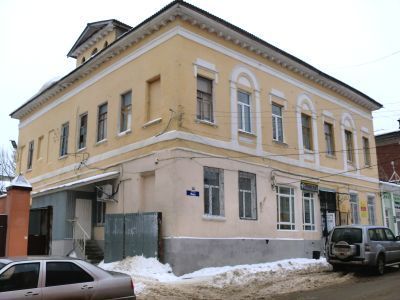 Жилой двухэтажный каменный дом