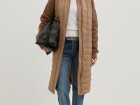 Утепленное полупальто с вязаными рукавами