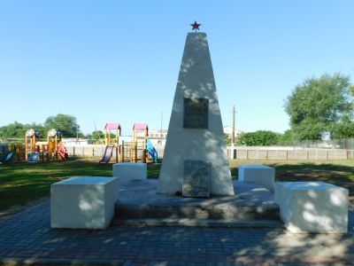 Братская могила комсомольцев и командира первого Салтовского красного отряда Козли-те А.К., погибших в борьбе за власть Советов